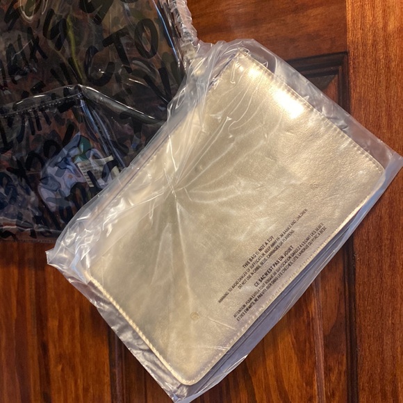 NWT Victoria’s Secret Clear Plastic Graffiti Tote + Metallic Rose Gold Wrislet - Picture 12 of 12